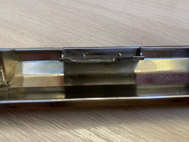 Молдинг бампера хром