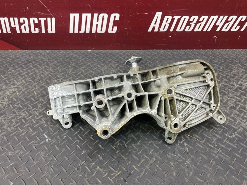 Кронштейн генератора