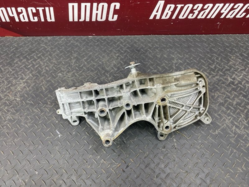 Кронштейн генератора