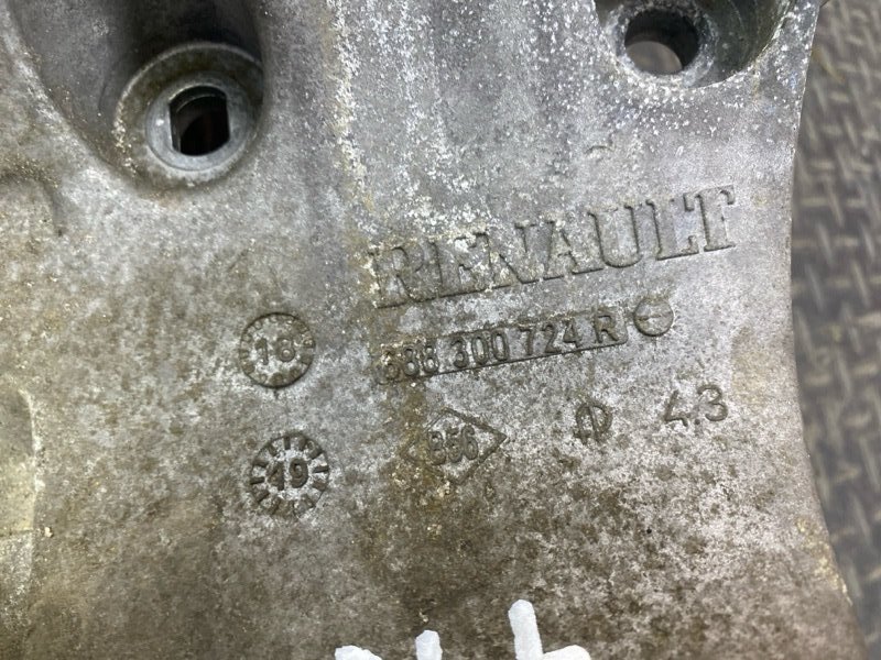 Кронштейн генератора