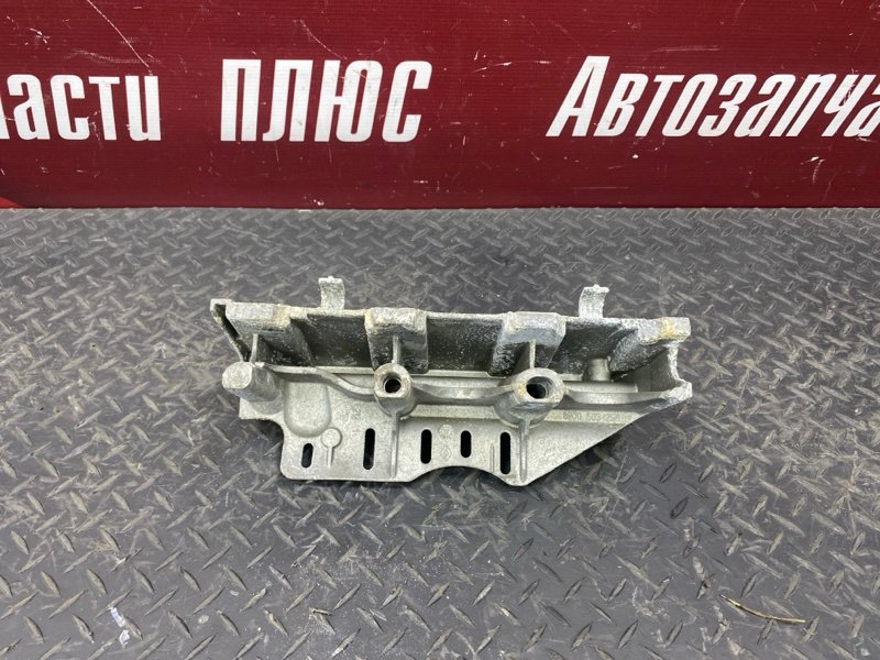 Кронштейн впускного коллектора