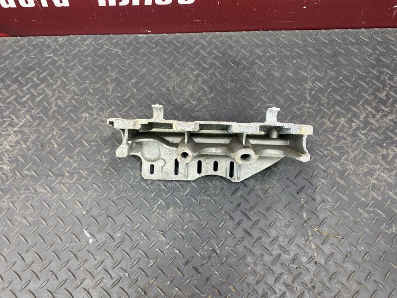 Кронштейн впускного коллектора