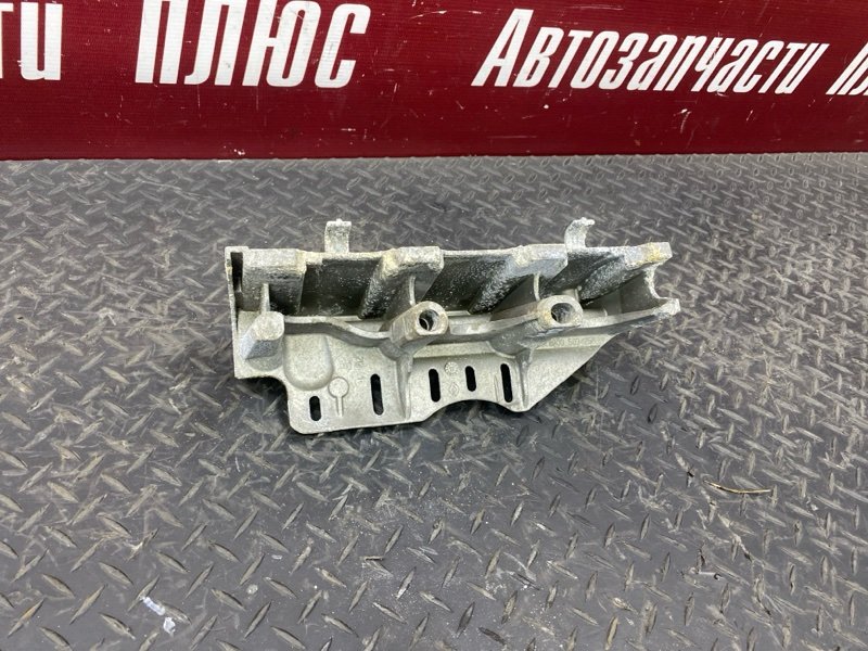 Кронштейн впускного коллектора