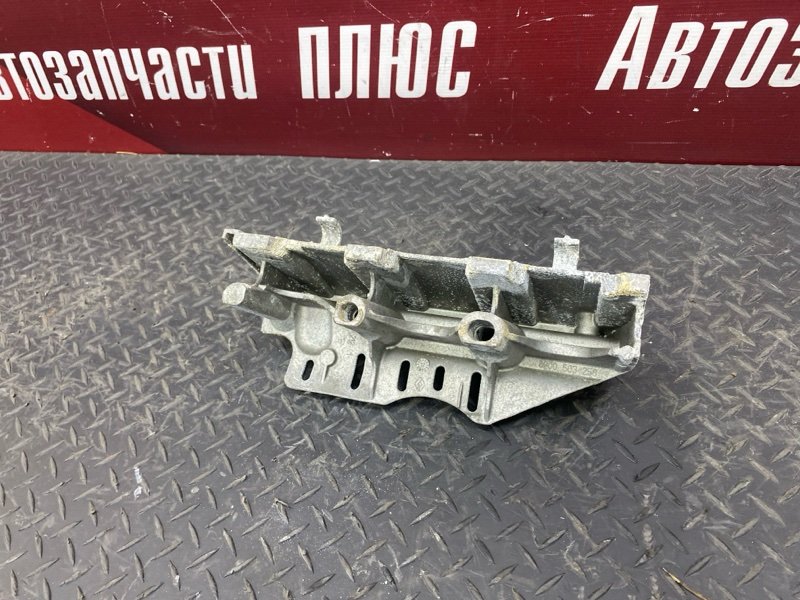 Кронштейн впускного коллектора