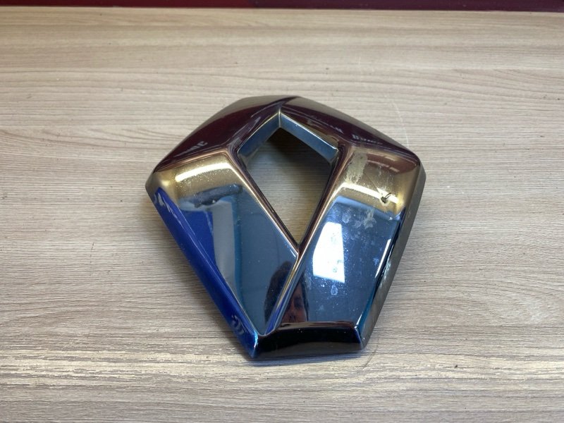 Эмблема решетки радиатора