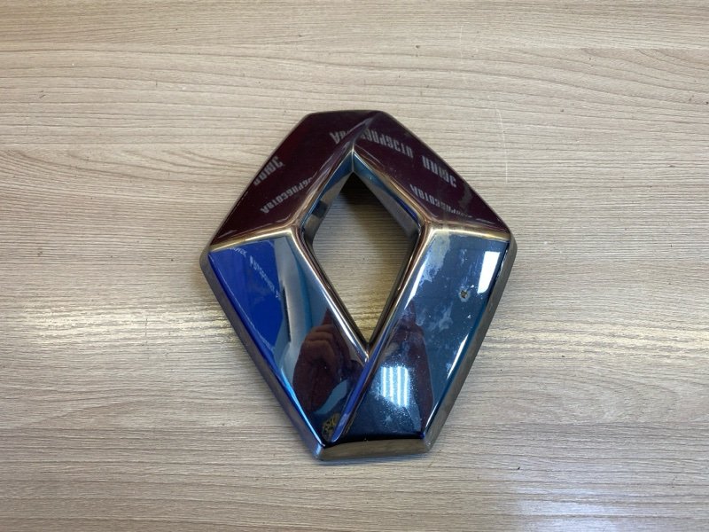 Эмблема решетки радиатора