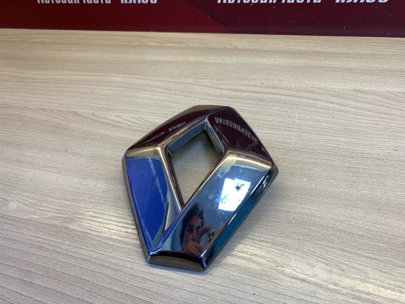 Эмблема решетки радиатора