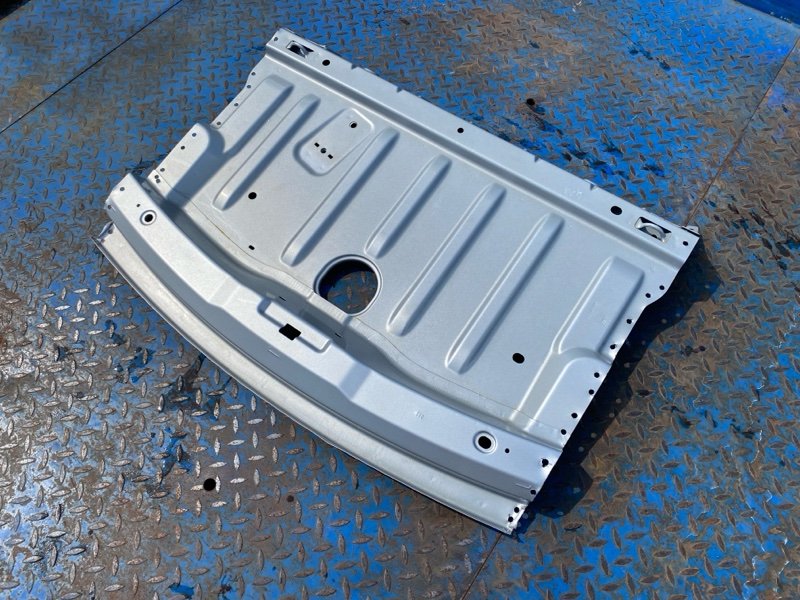 Задняя полка