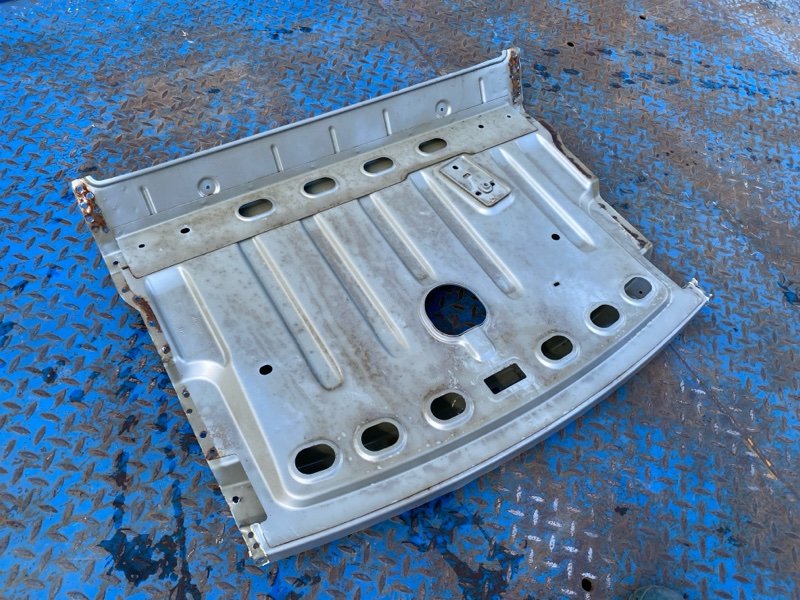 Задняя полка