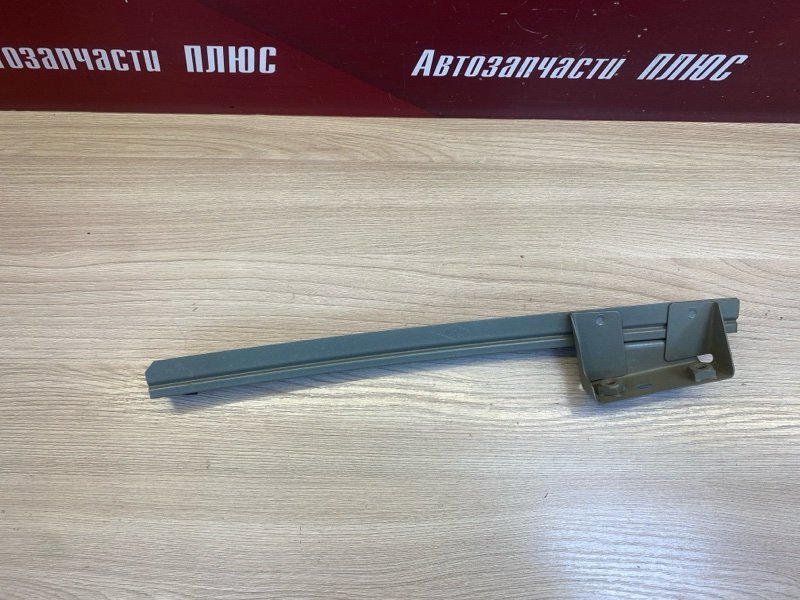 Направляющая стекла     двери
