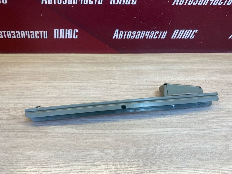 Направляющая стекла     двери