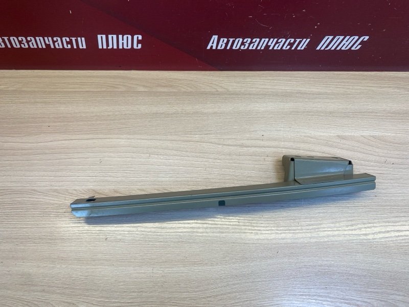 Направляющая стекла     двери