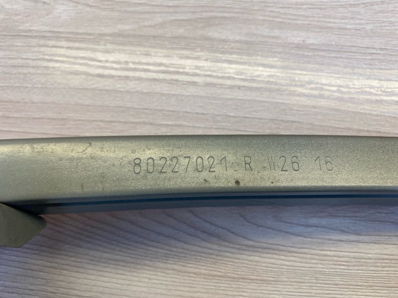 Направляющая стекла     двери