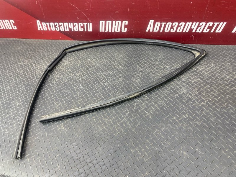 Уплотнитель стекла      двери