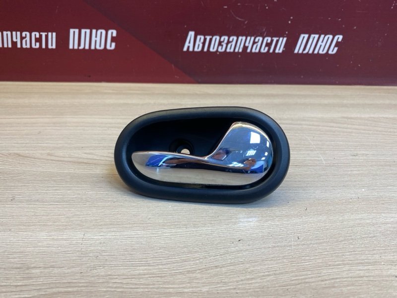 Внутренняя  ручка двери