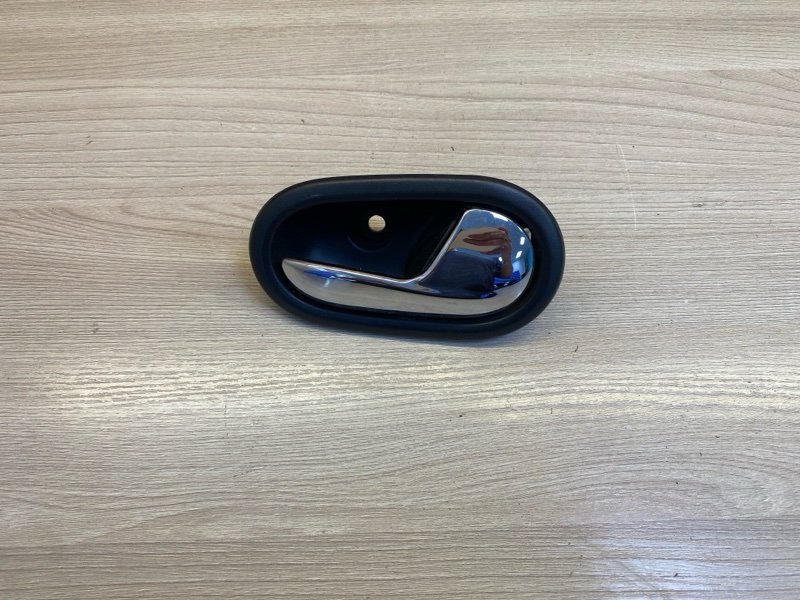 Внутренняя  ручка двери