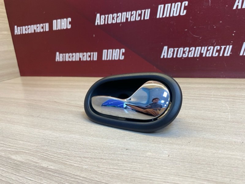 Внутренняя  ручка двери