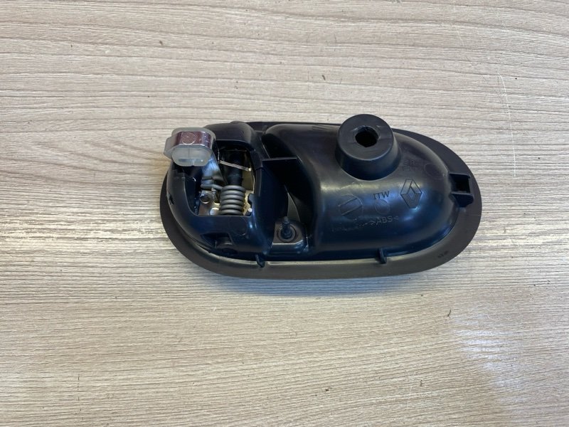 Внутренняя  ручка двери