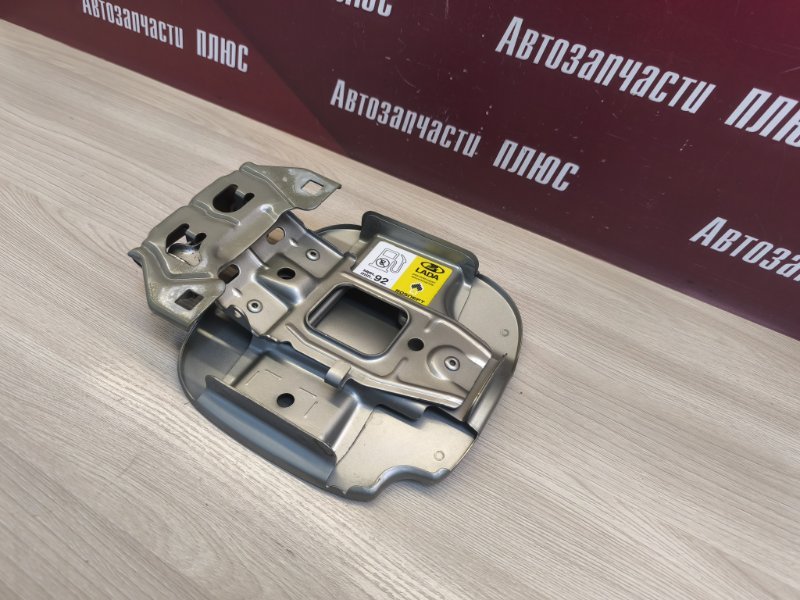 Лючок бензобака