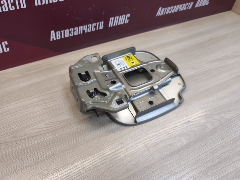 Лючок бензобака