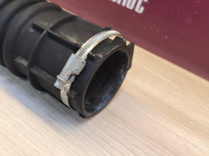 Патрубок воздушного фильтра