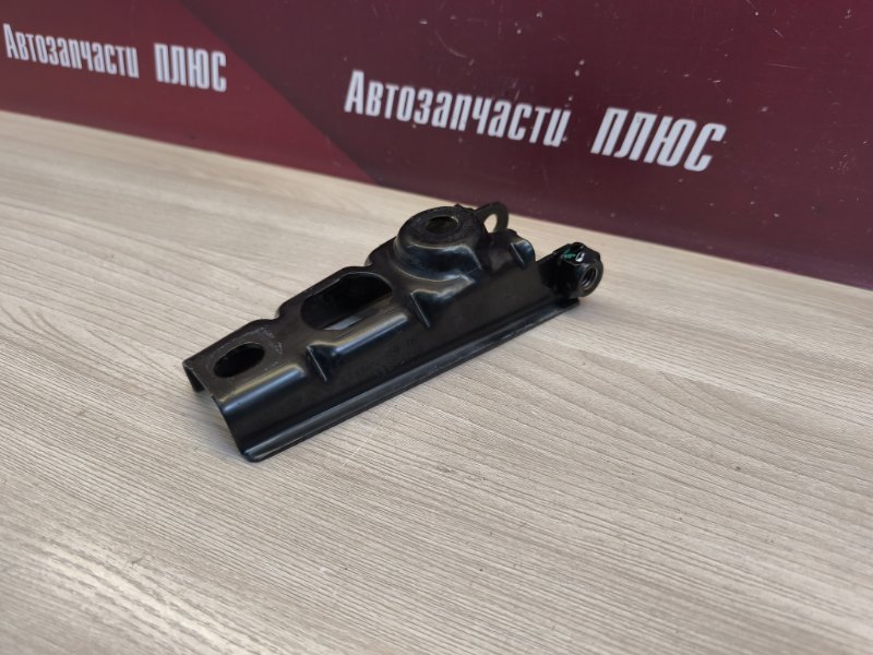 Кронштейн опоры двигателя