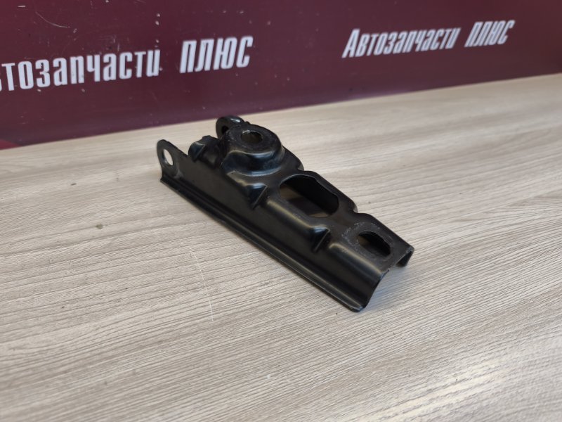 Кронштейн опоры двигателя