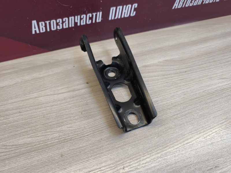 Кронштейн опоры двигателя