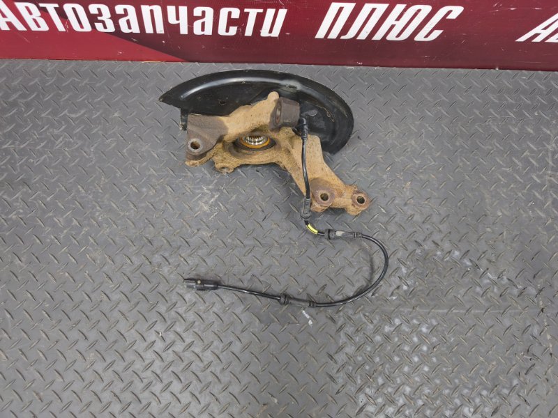 Кулак поворотный