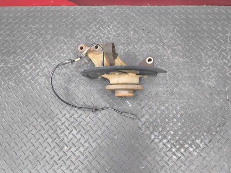 Кулак поворотный