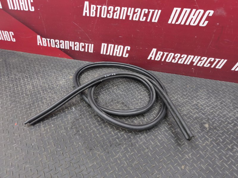 Уплотнительная резинка крышки багажника