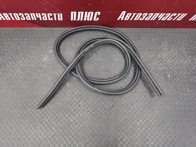 Уплотнительная резинка крышки багажника