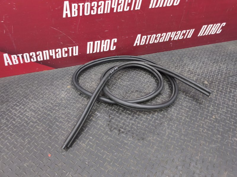 Уплотнительная резинка крышки багажника