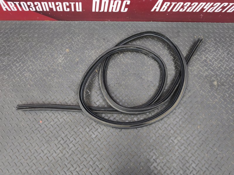 Уплотнительная резинка крышки багажника