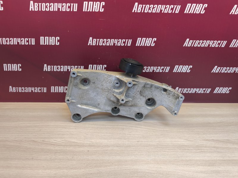 Кронштейн генератора