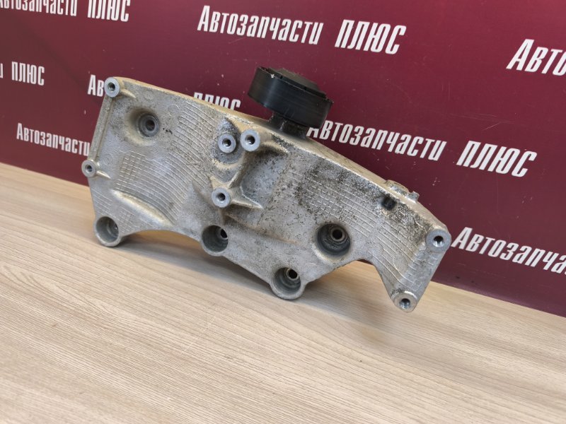 Кронштейн генератора