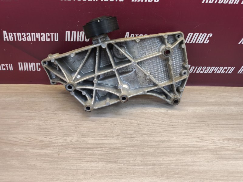 Кронштейн генератора