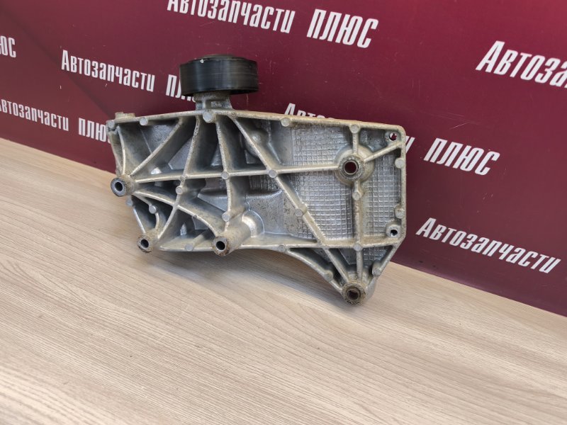 Кронштейн генератора