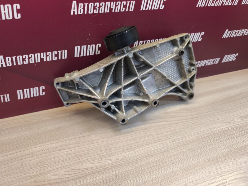 Кронштейн генератора