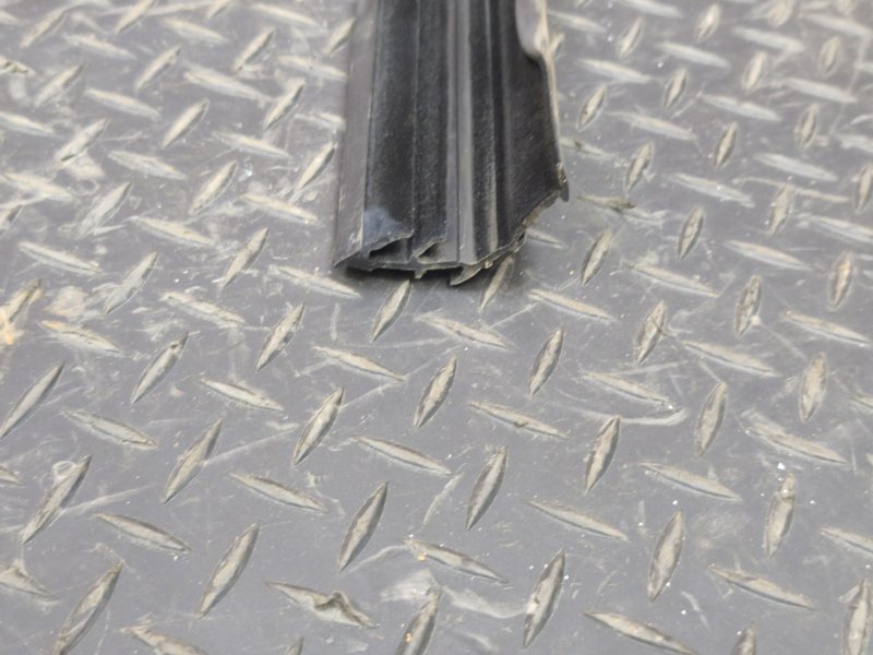 Уплотнитель рамки двери