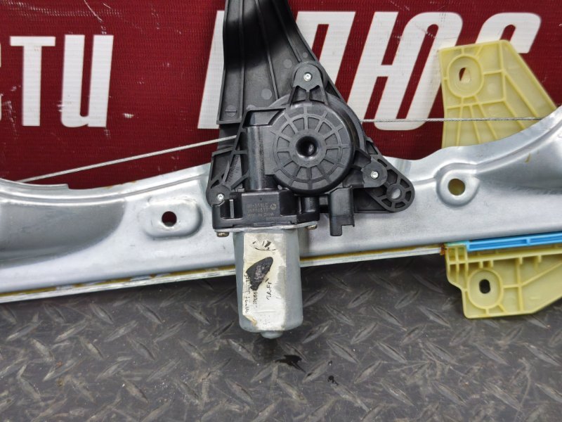 Стеклоподъемник    двери