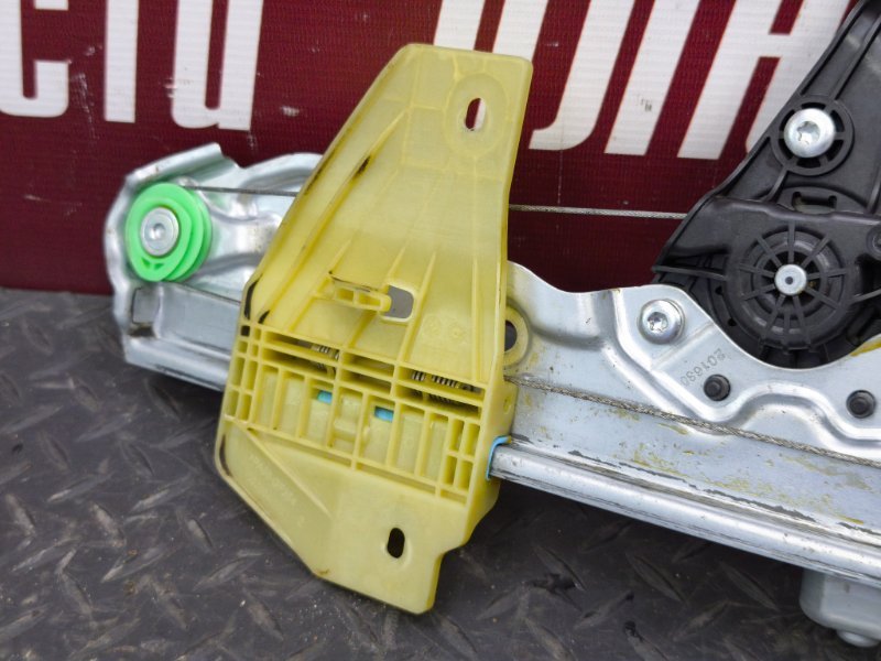 Стеклоподъемник    двери