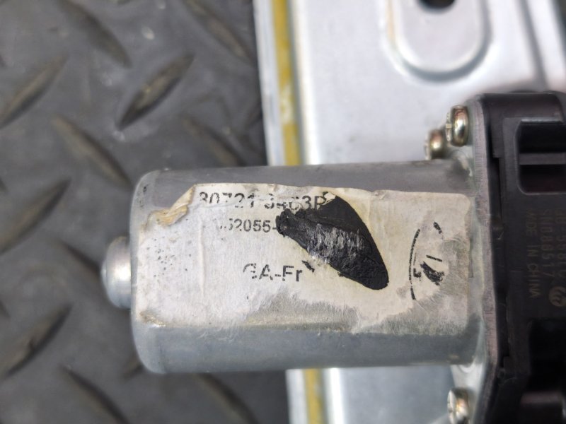 Стеклоподъемник    двери