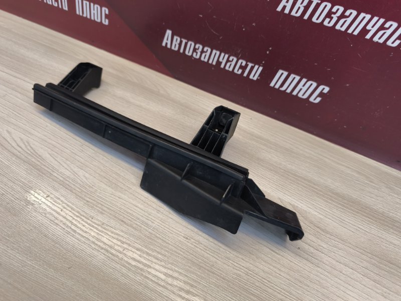 Направляющая стекла двери