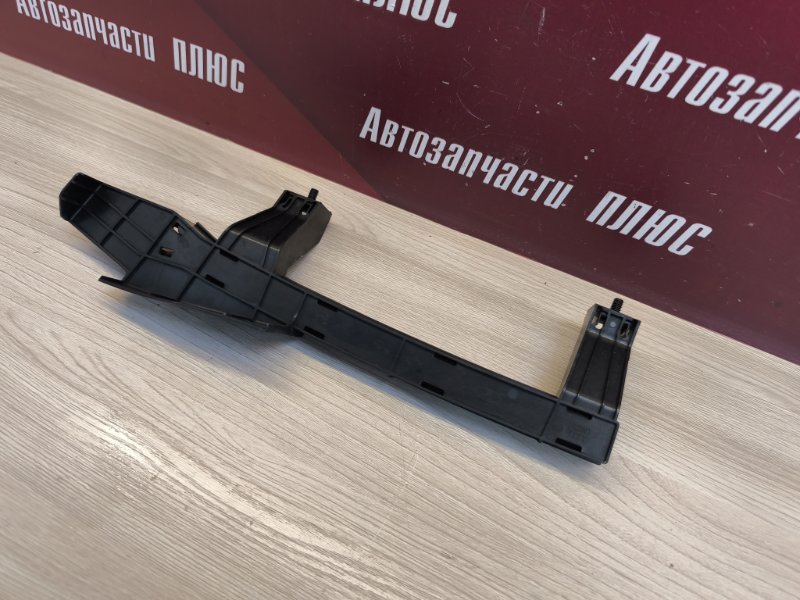 Направляющая стекла двери