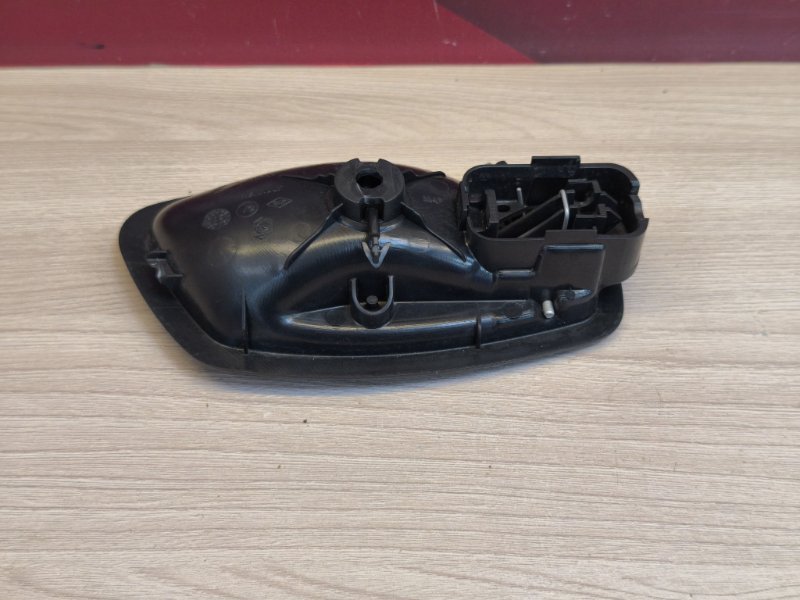 Внутренняя  ручка двери