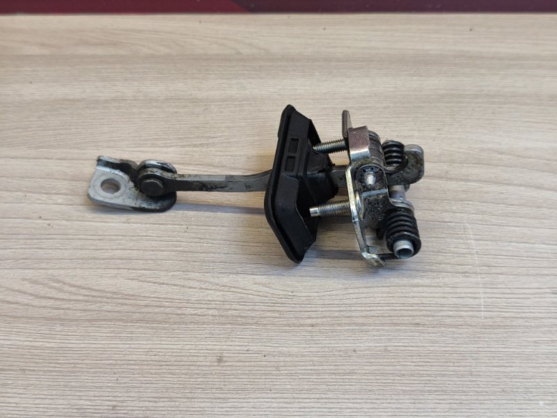 Ограничитель двери