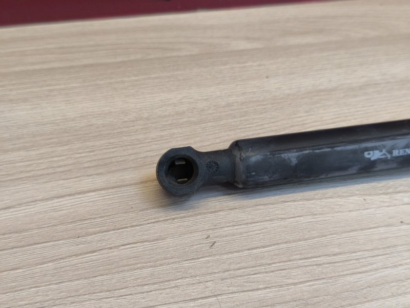 Амортизатор багажника