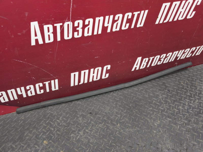 Уплотнитель стекла двери внешний