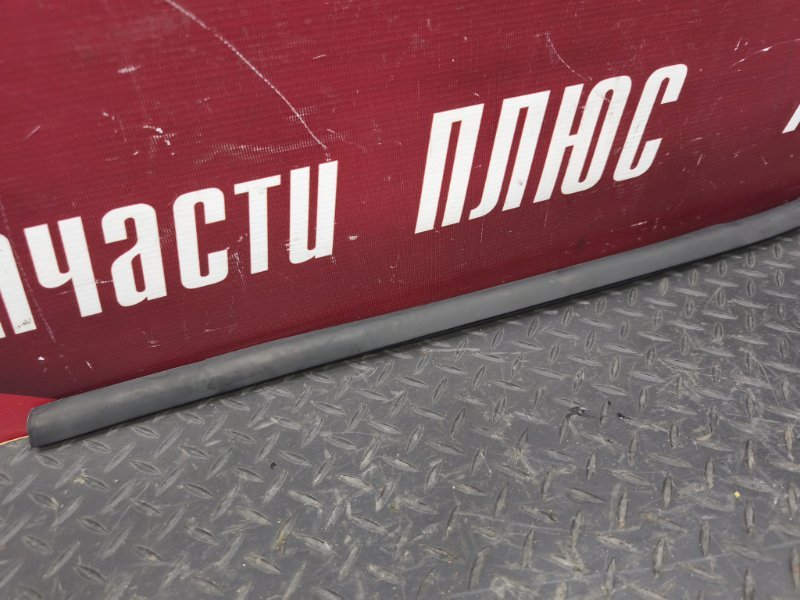 Уплотнитель стекла двери внешний